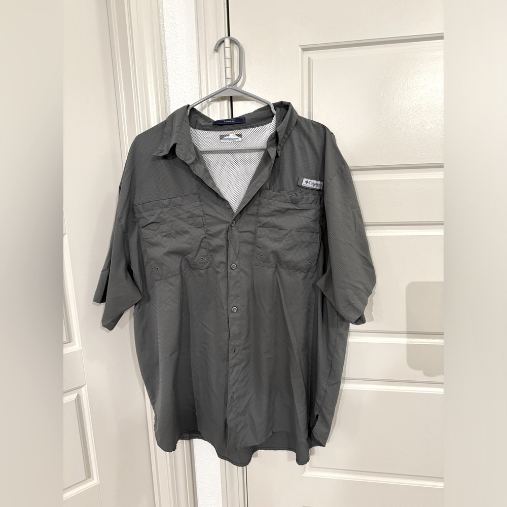 Men’s XL gray Columbia short sleeve fishing shirt, casual button down